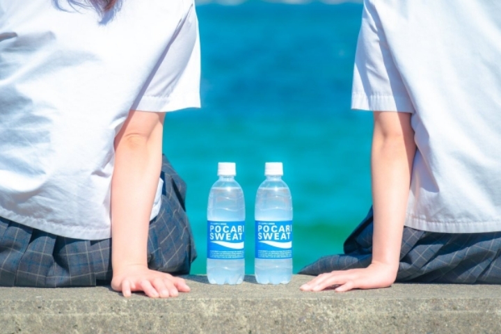 애니메이션 배경풍 사진 찍는 일본 여고생들 | 인스티즈