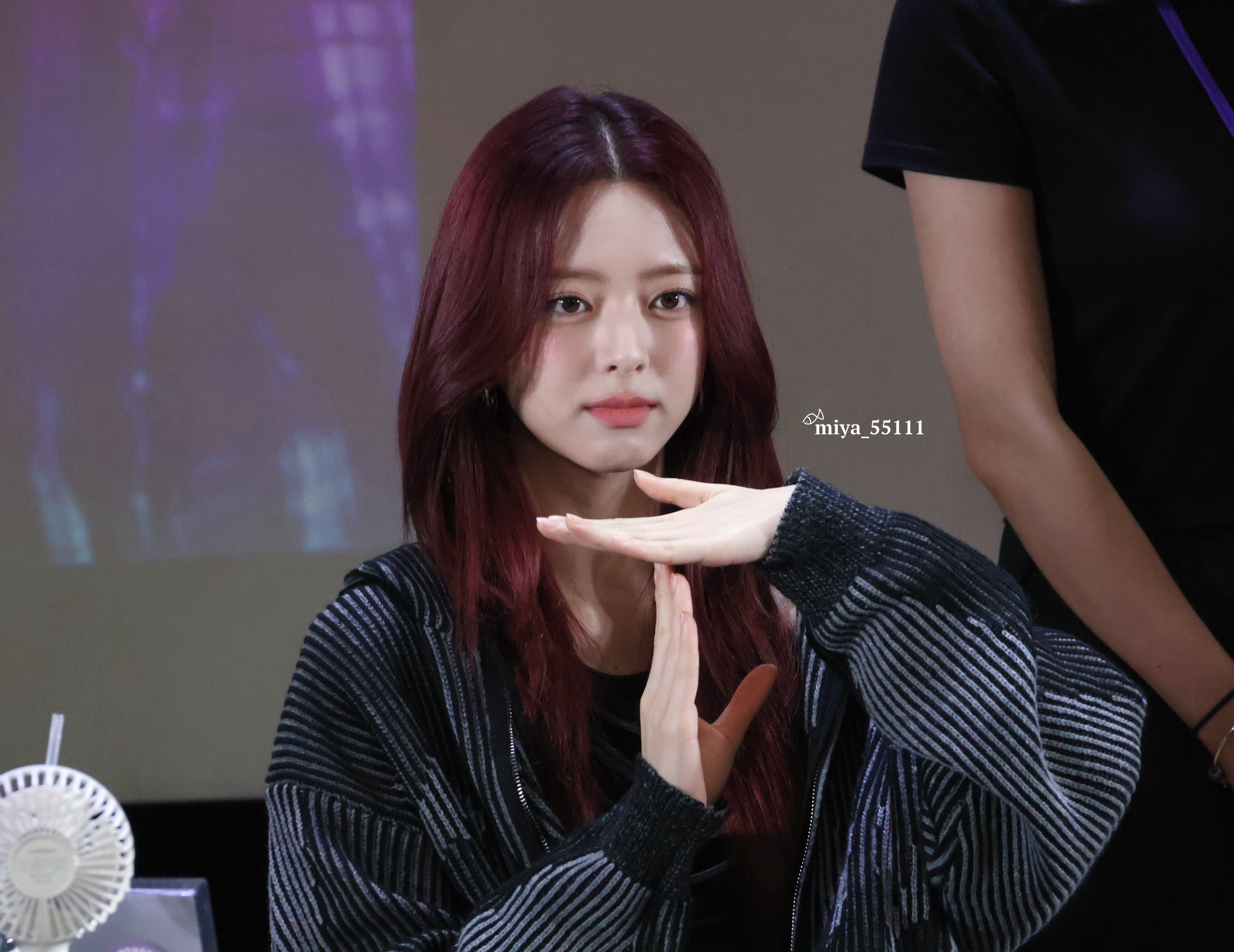 (스압)여자여자한 ITZY 유나.jpgif | 인스티즈