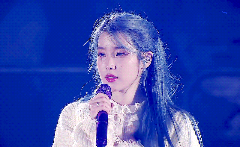 파랑머리 아이유.gif | 인스티즈