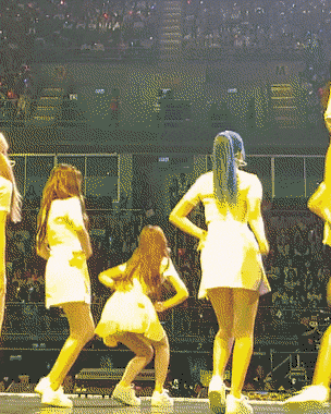무대 위에서 팬서비스 하는 아이브 장원영.gif | 인스티즈