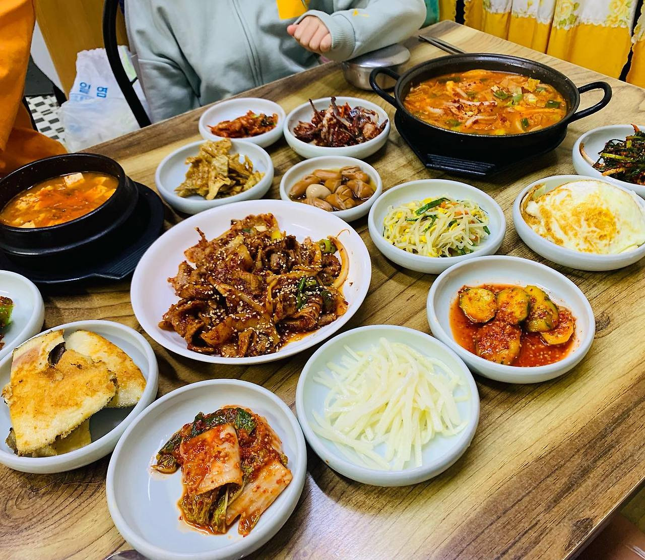 같이 식사하러 가면 나뉘는 두 부류.JPG | 인스티즈