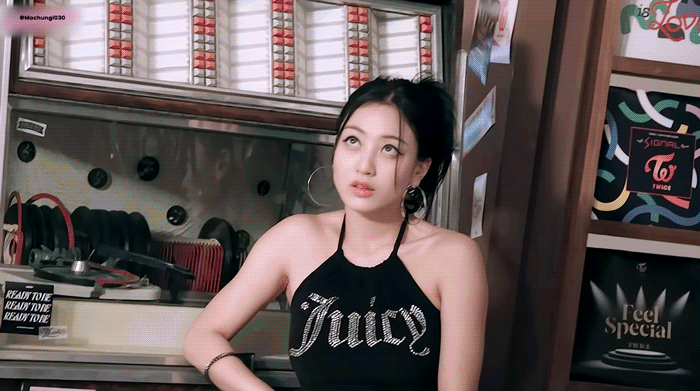 시크하게 입고 화보 찍는 트와이스 8주년 MD비하인드.gif - 웃긴자료 ..., حجم الصورة 700x391