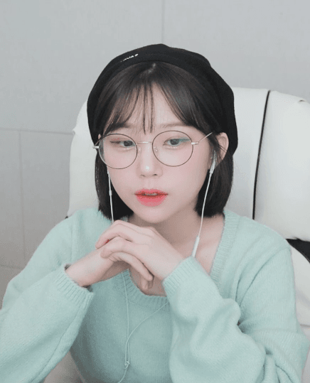 안경만 쓰면 비주얼 폭발하는 우정잉 | 인스티즈