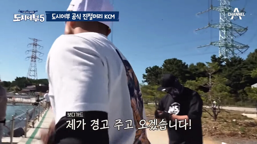 KCM 팔 근육에 당황한 김동현 .jpg | 인스티즈