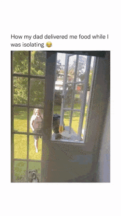 격리중인 딸에게 매일 식사를 가져다주는 아버지 | 인스티즈