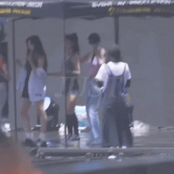 분홍색 탱크탑 카리나 | 인스티즈