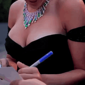 팬에게 싸인 해주는 스칼렛 요한슨 | 인스티즈