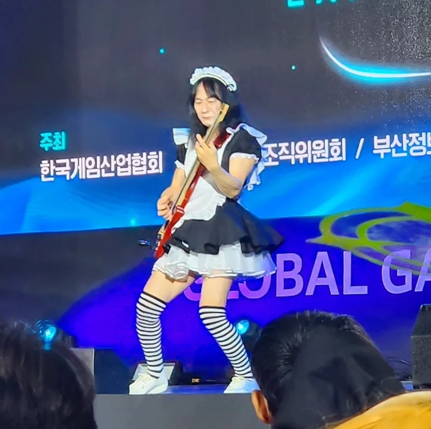 지스타에 나타난 일본 베이시스트... | 인스티즈