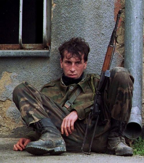 전쟁을 겪어 본 자만이 가지는 눈빛 | 인스티즈