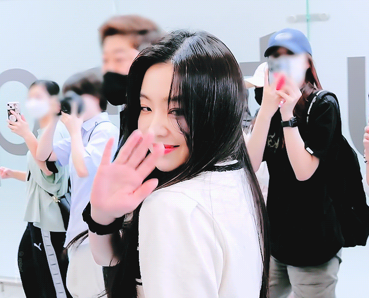 최근 공항 출국하는 아이린.jpgif | 인스티즈