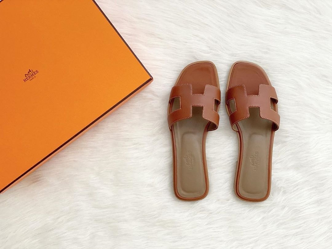 가격이 만만해서(?) 인기 많다는 에르메스 슬리퍼...jpg | 인스티즈