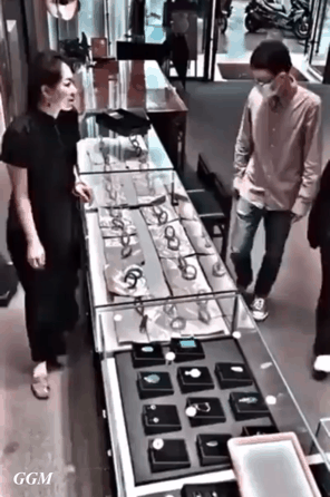 짬에서 나오는 견문색 패기.gif | 인스티즈