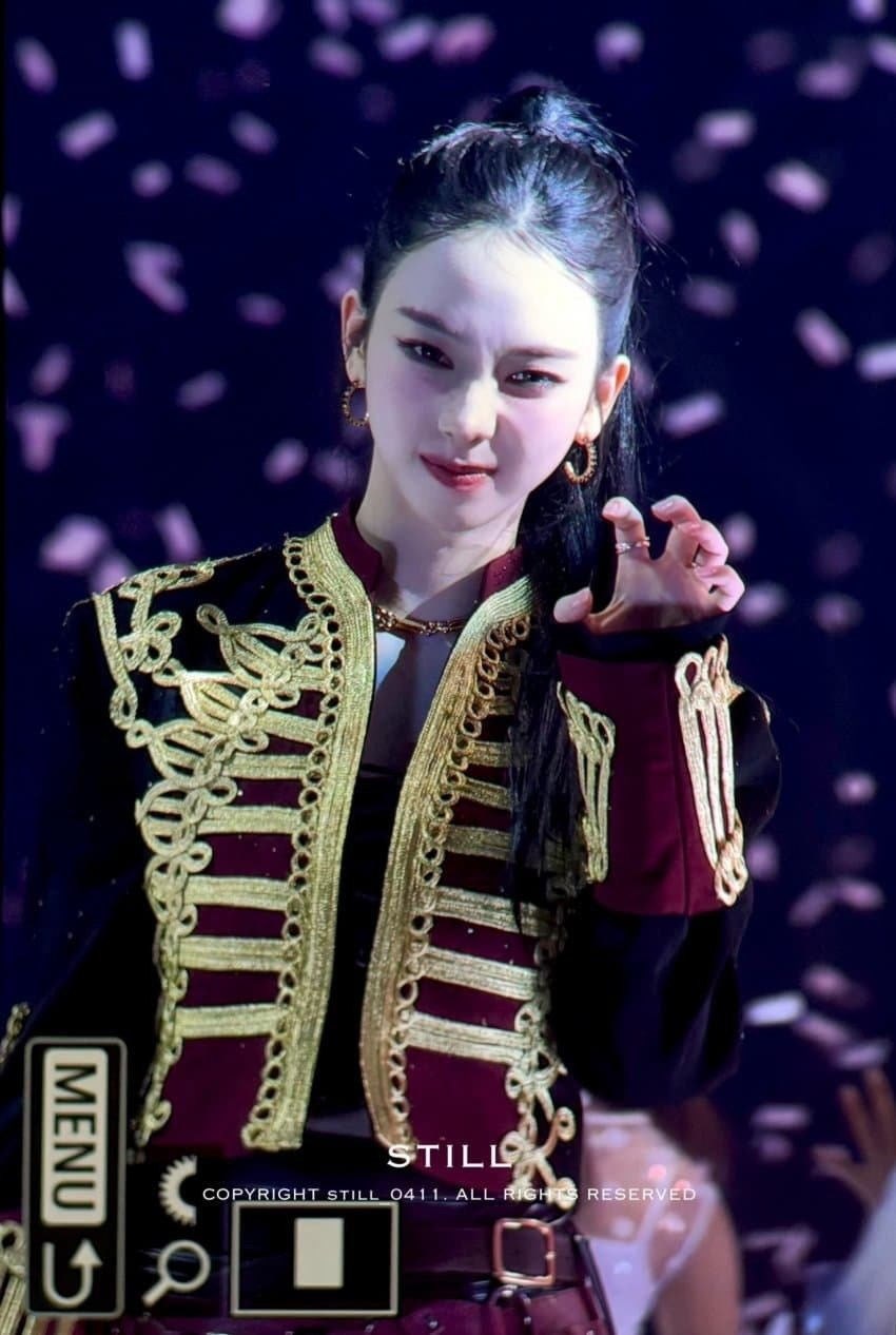 의외로 흔하지 않게 생긴 카리나 얼굴 근황.jpgif | 인스티즈