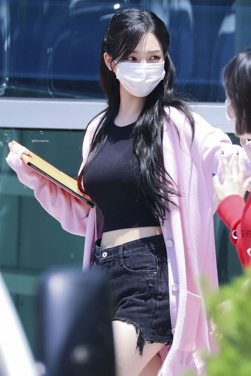 퇴근하는 에스파 카리나 | 인스티즈