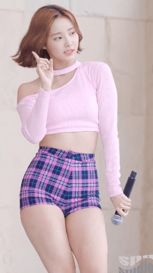 연우 허벅지 