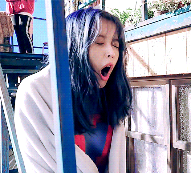 파랑머리 아이유.gif | 인스티즈