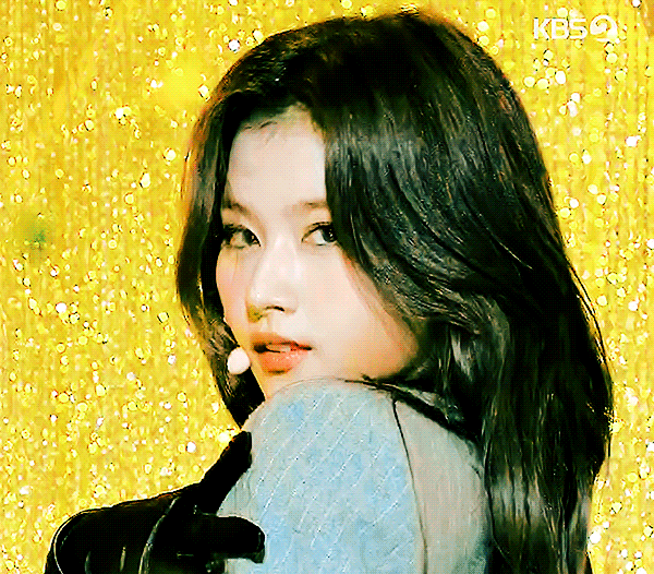 사나 눈빛이 유죄인 이유.gif | 인스티즈