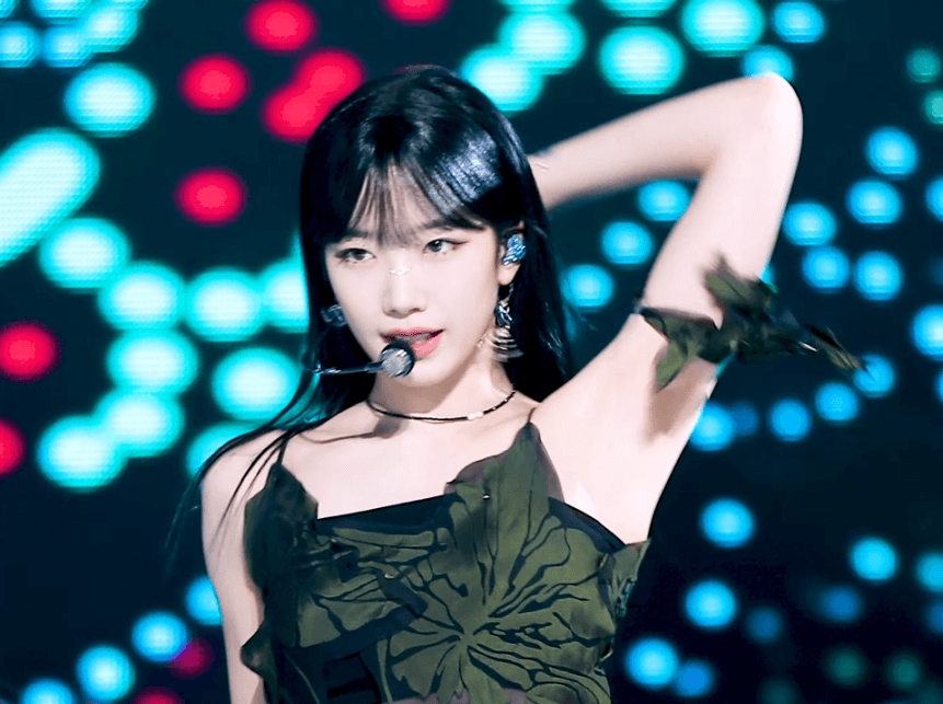 앞머리 내린 카즈하 폼 .gif | 인스티즈