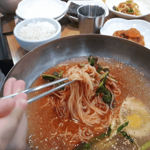 호불호 갈리는 김치말이 국수.gif | 인스티즈