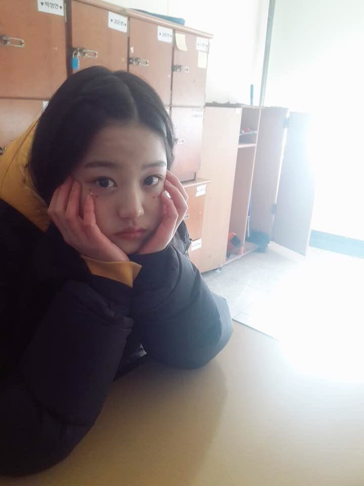 중딩 때 입던 롱패딩 잘못 가지고 나온 아이즈원 장원영 | 인스티즈