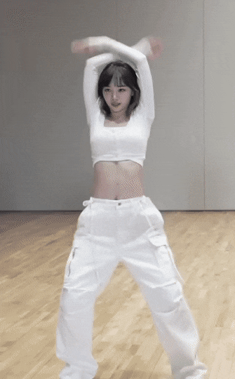 몸매 은근 섹시한 르세라핌 김채원.gif | 인스티즈