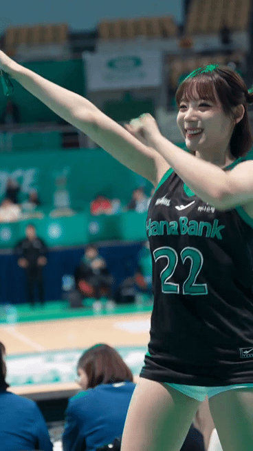 바로 앞에서 보는 하지원 치어리더.gif | 인스티즈