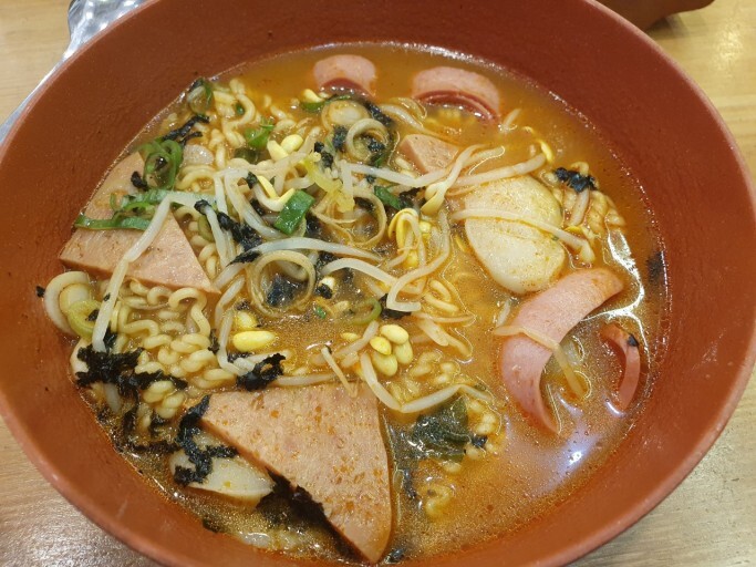 틈새라면 이미지