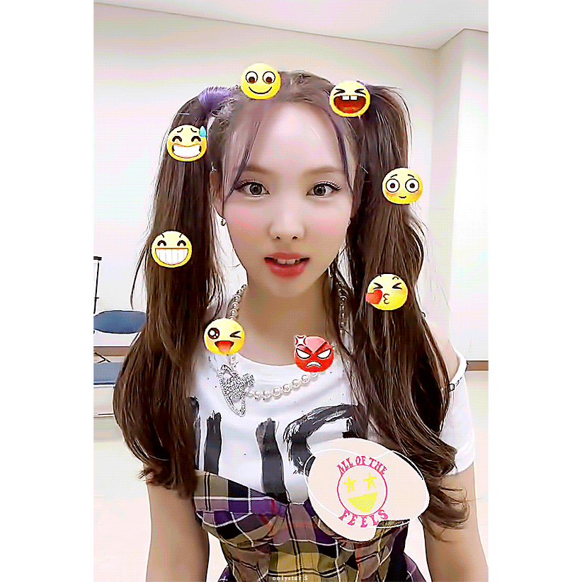 신기할정도로 큼직한 트와이스 나연 손크기.jpf | 인스티즈