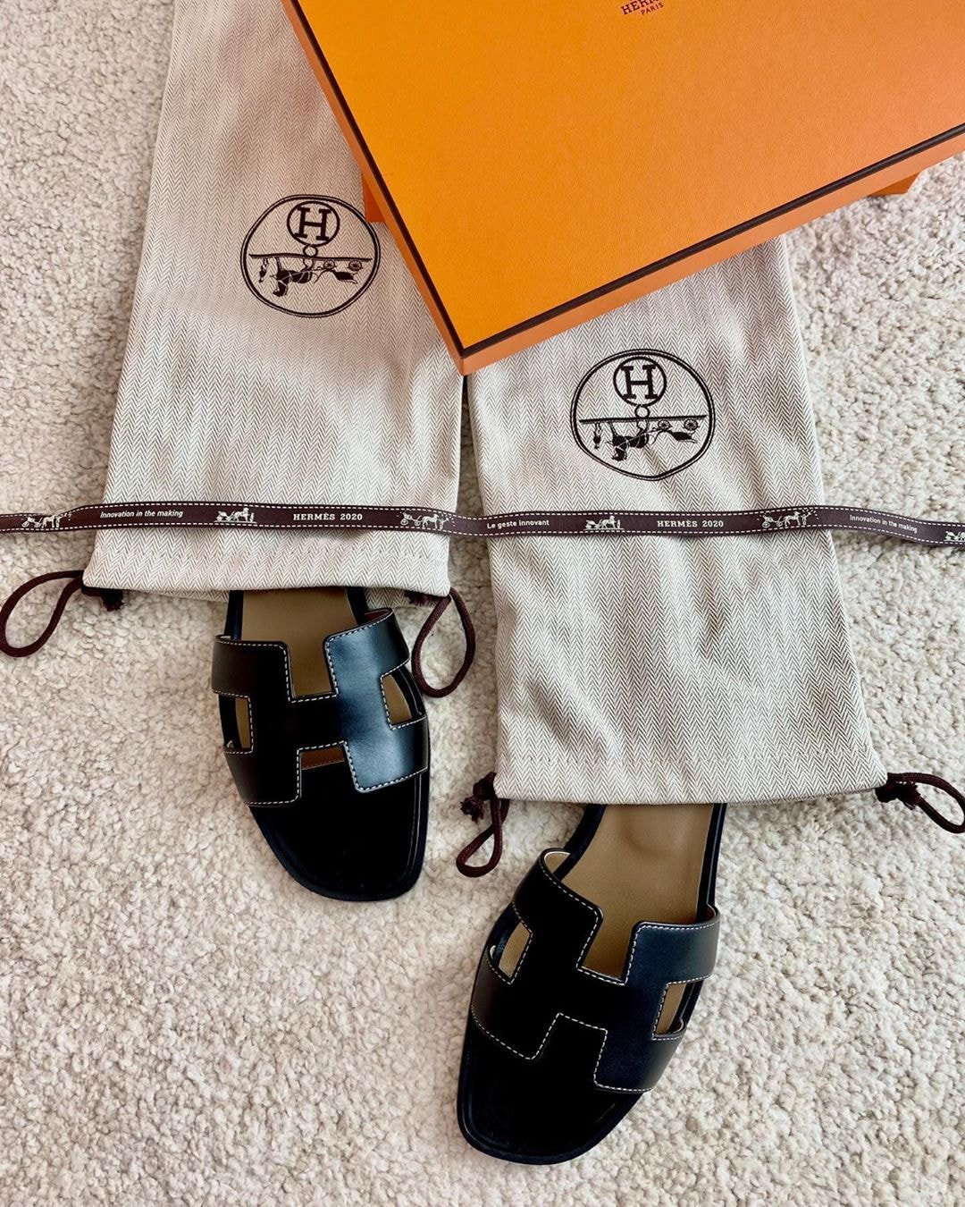 가격이 만만해서(?) 인기 많다는 에르메스 슬리퍼...jpg | 인스티즈
