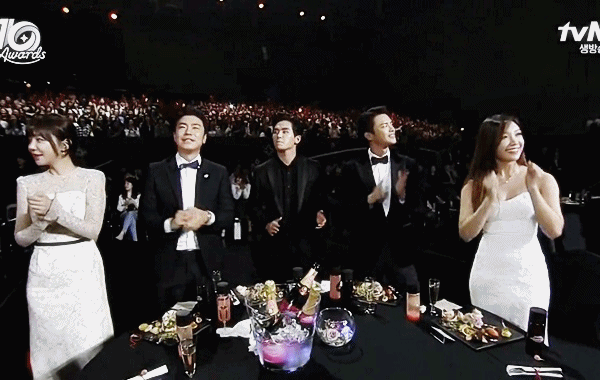 tvn 10주년 시상식 .gif | 인스티즈