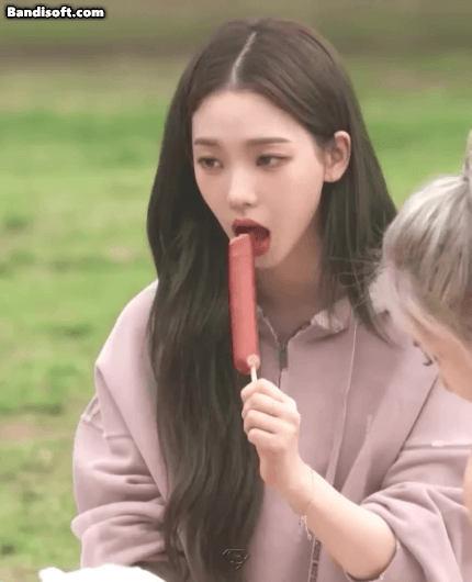 한강에서 라면 먹는 카리나.gif | 인스티즈