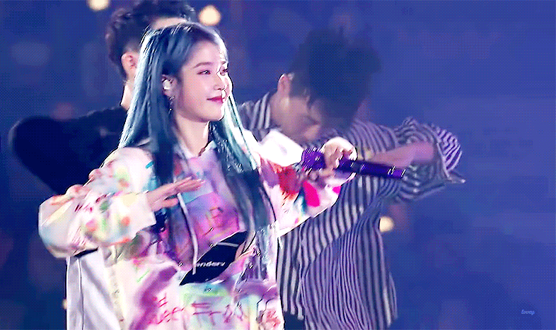 파랑머리 아이유.gif | 인스티즈