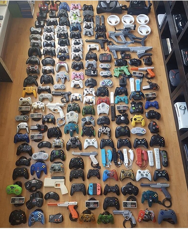 외국의 게임 패드 수집광.jpg | 인스티즈