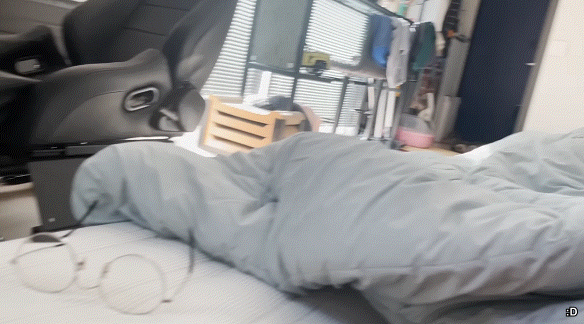 [hahaha] 고양이 때문에 드라마를 볼 수가 없다.gif | 인스티즈