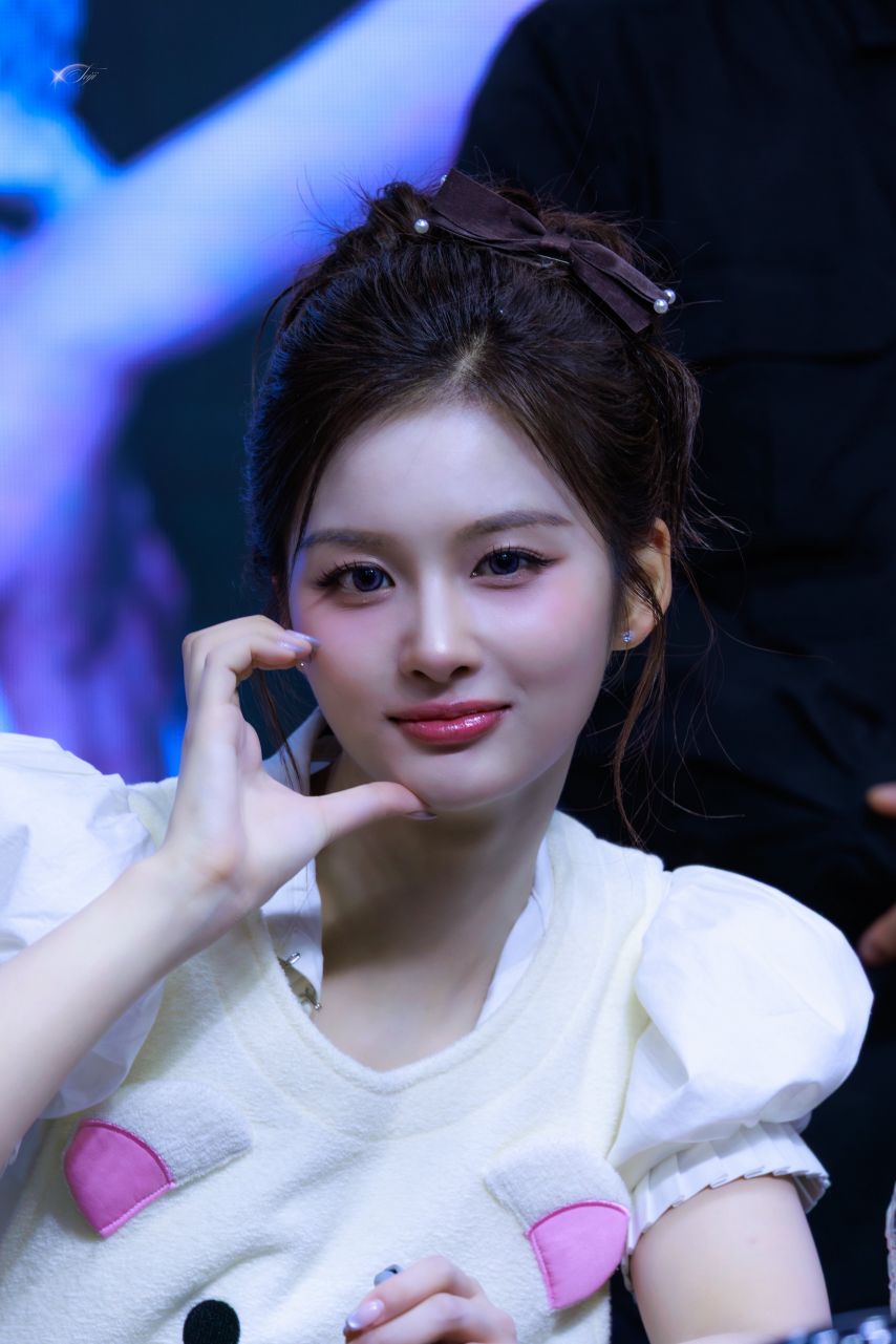 얼굴이 제법인 엔믹스 설윤 근황.jpg | 인스티즈