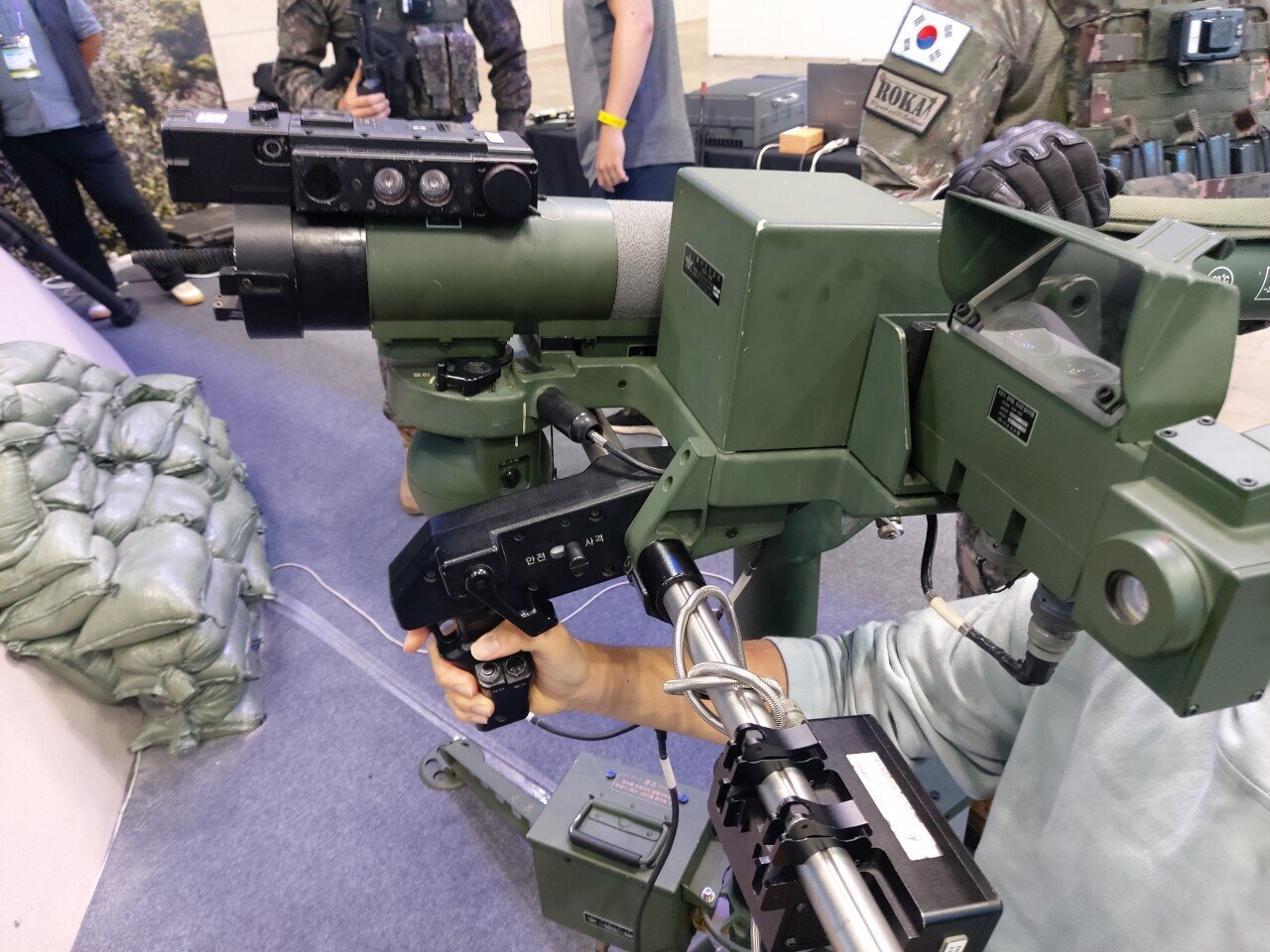 "사계절이 뚜렷한 나라의 무기" | 인스티즈