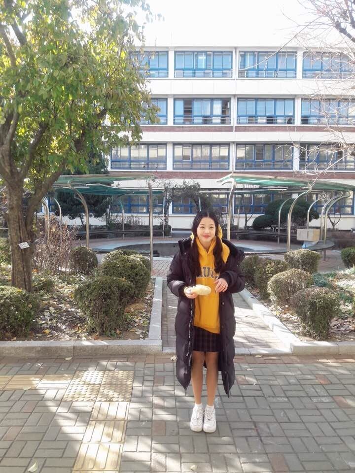 중딩 때 입던 롱패딩 잘못 가지고 나온 아이즈원 장원영 | 인스티즈