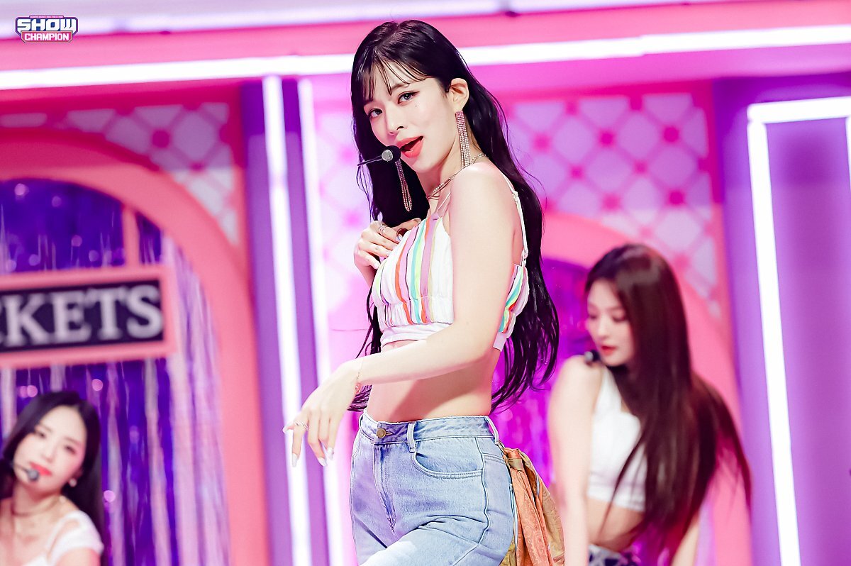 (스압)얼굴도 몸매도 이쁜 프로미스나인 이채영.jpgif | 인스티즈