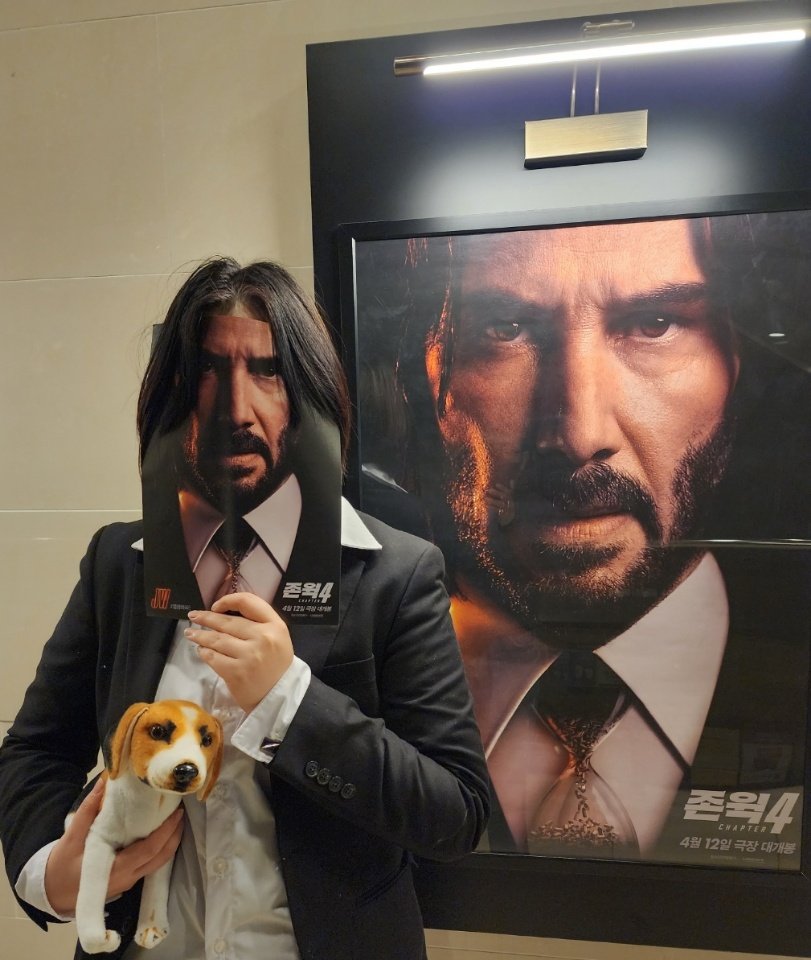 남편이 찍어 준 존윅 코스프레한 아내..JPG | 인스티즈