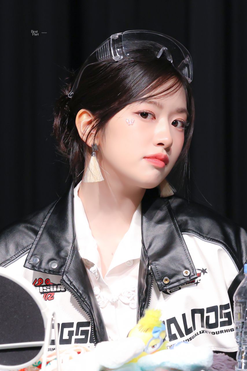 은근 이쁜데 설명할 방법이 없는 안유진 근황.jpg | 인스티즈