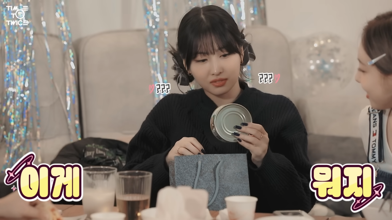 애매하게 쓸데없는 선물 주고받는 트와이스.jpgif | 인스티즈