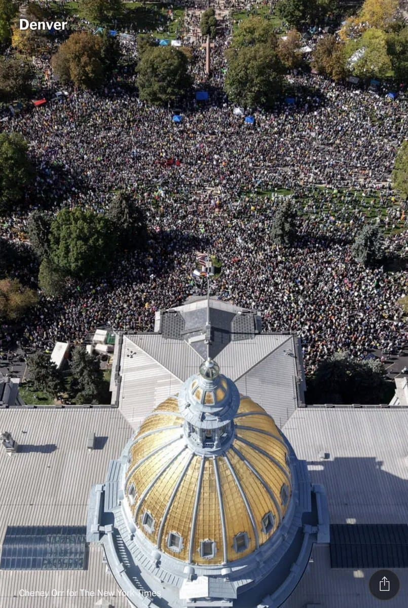 오늘자 역대급 규모의 반 트럼프 시위.gif | 인스티즈