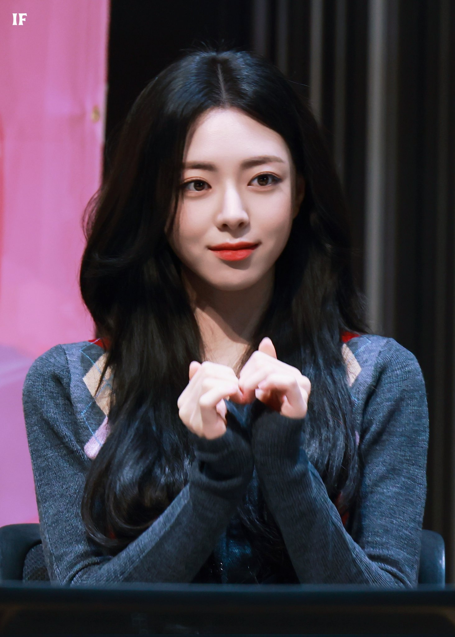 (스압)여자여자한 ITZY 유나.jpgif | 인스티즈