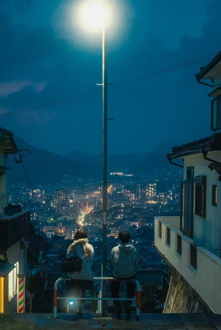 애니메이션 배경풍 사진 찍는 일본 여고생들 | 인스티즈