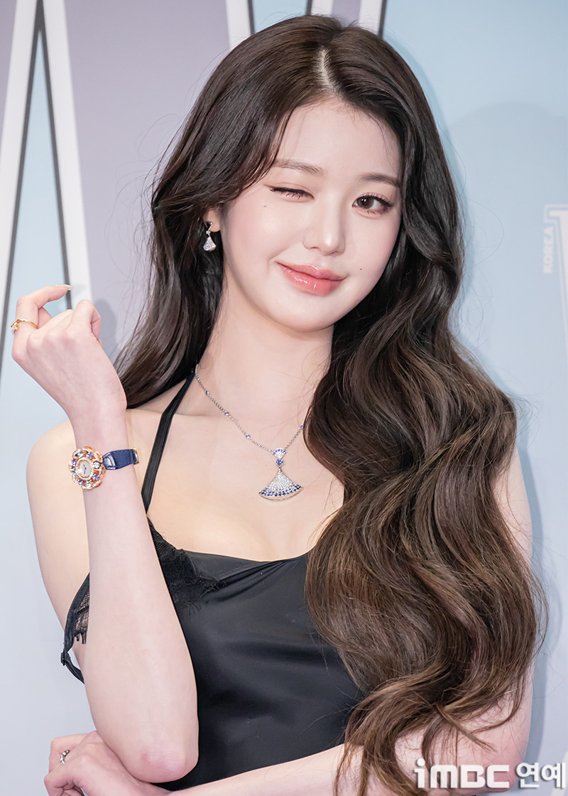 오늘자 W코리아 자선행사 아이브 레이 안유진 장원영 기사사진 | 인스티즈