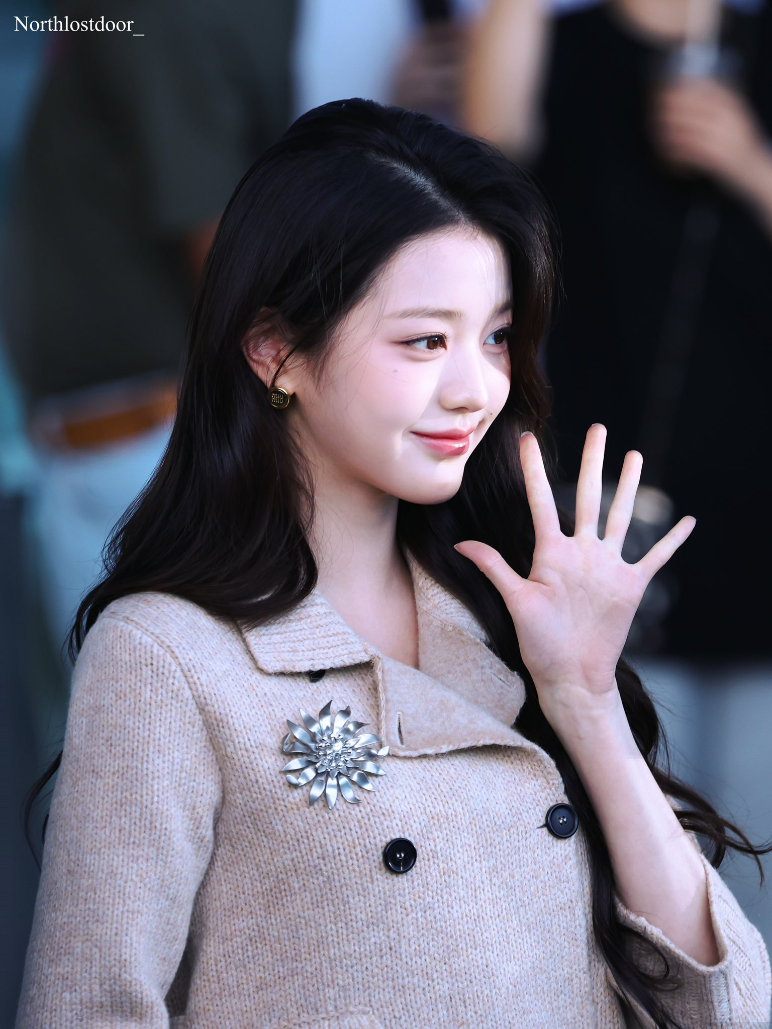 오늘자 아이브 장원영 공항 출국 고화질 짤 | 인스티즈