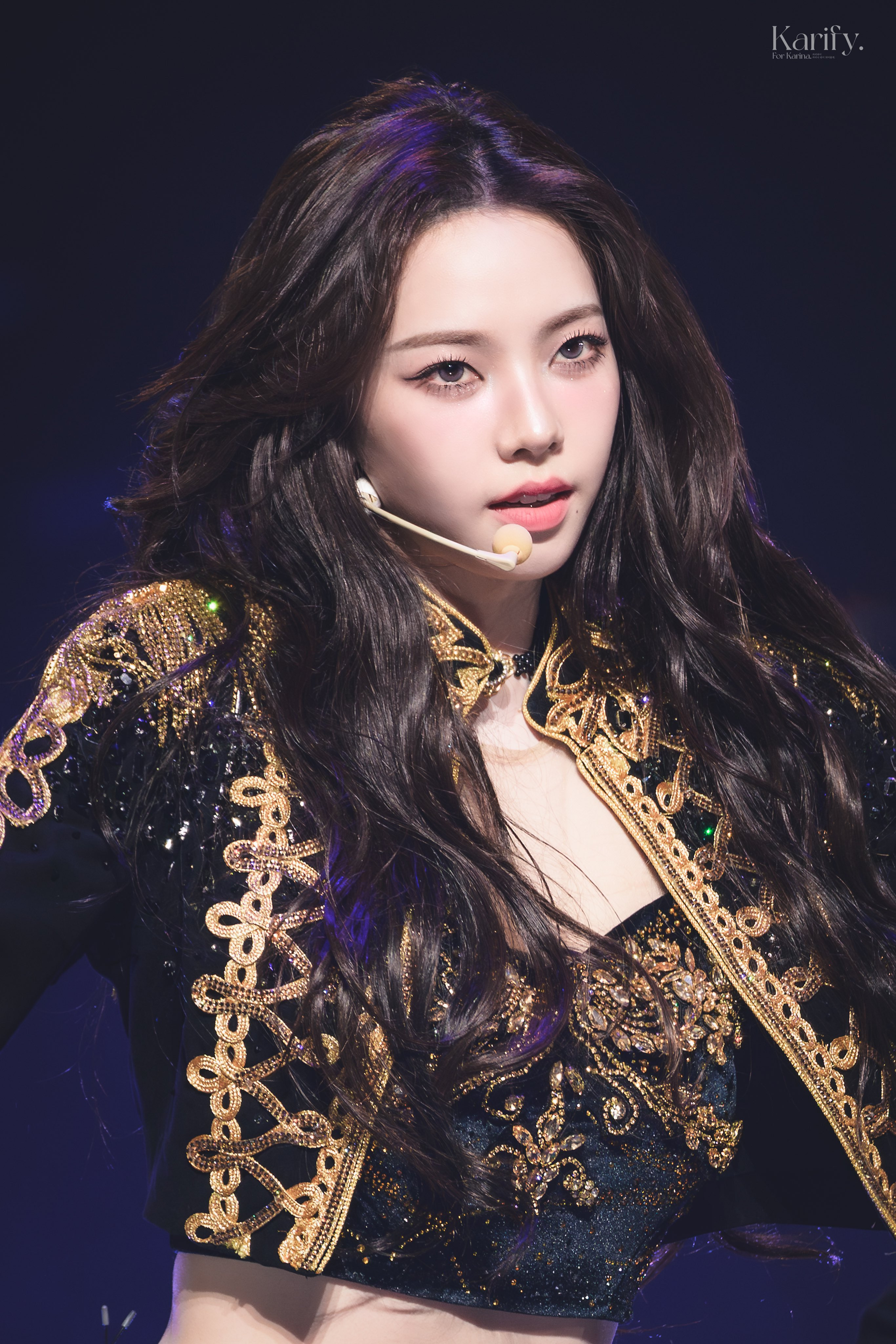 제복 입은 카리나 | 인스티즈