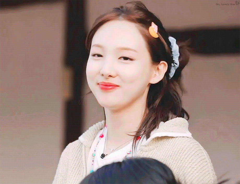 신기할정도로 큼직한 트와이스 나연 손크기.jpf | 인스티즈