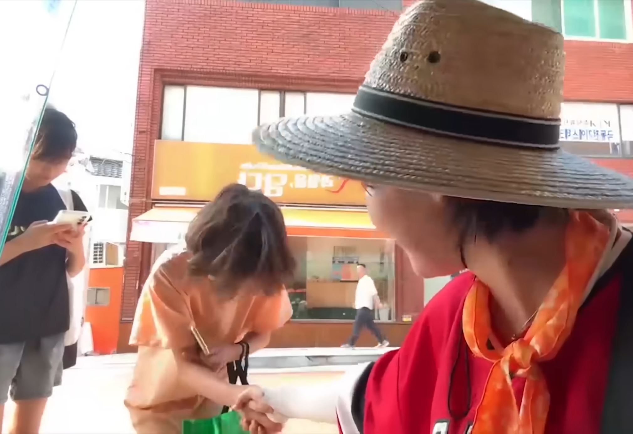 잠깐 출연했는데도 인성이 보인다는 아이들.jpg | 인스티즈