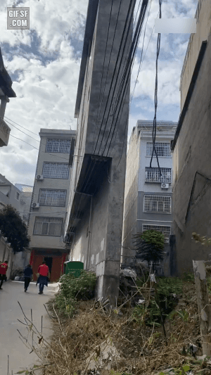 전깃줄 때문에 구조 변경한 건물 | 인스티즈